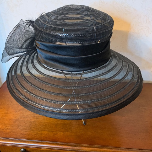 Beautiful black church hat with satin tie, soft feathers, and netting bow - Picture 7 of 7